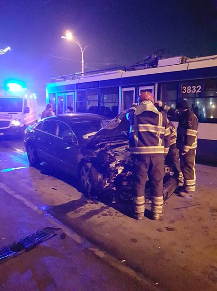 Accident grav lângă circul din Capitală. Ambulanța și pompierii sunt la fața locului (FOTO/VIDEO)