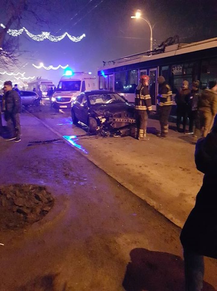 Accident grav lângă circul din Capitală. Ambulanța și pompierii sunt la fața locului (FOTO/VIDEO)