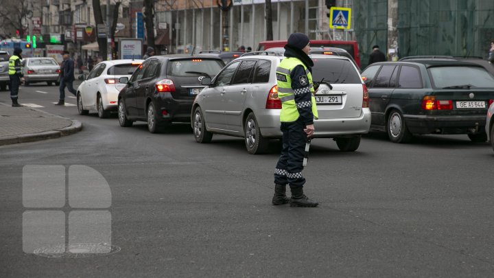 AMBUTEIAJ INFERNAL în centrul Capitalei. Se circulă bară la bară (FOTO/VIDEO)