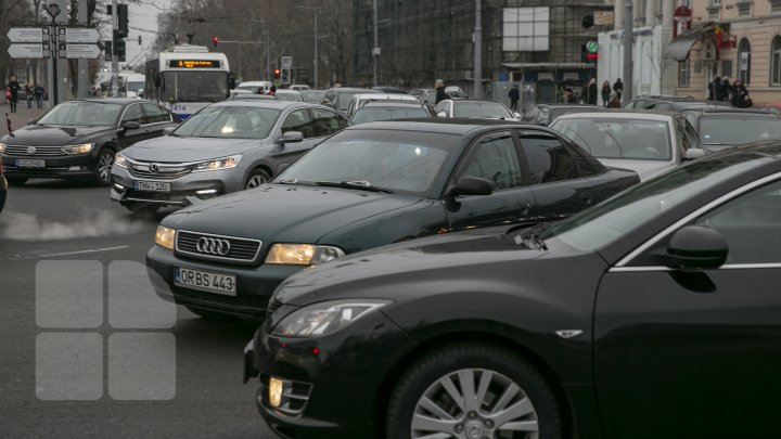 AMBUTEIAJ INFERNAL în centrul Capitalei. Se circulă bară la bară (FOTO/VIDEO)