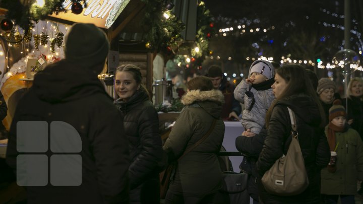 La Chişinău a fost inaugurat Târgul de Crăciun (FOTOREPORT)