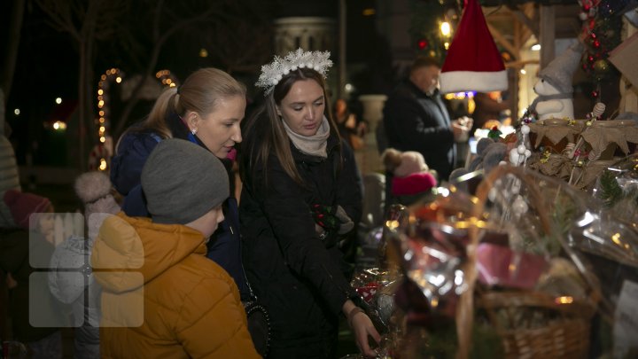 La Chişinău a fost inaugurat Târgul de Crăciun (FOTOREPORT)