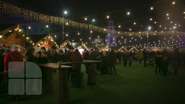 La Chişinău a fost inaugurat Târgul de Crăciun (FOTOREPORT)