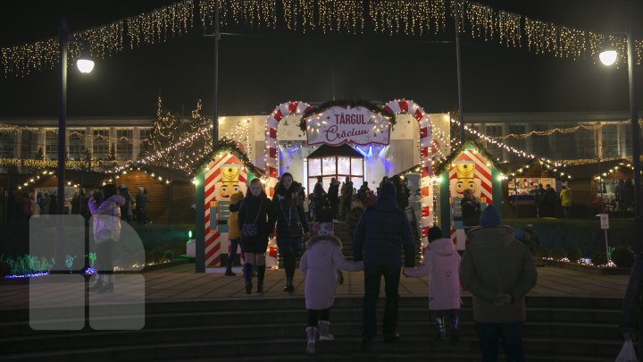 La Chişinău a fost inaugurat Târgul de Crăciun (FOTOREPORT)