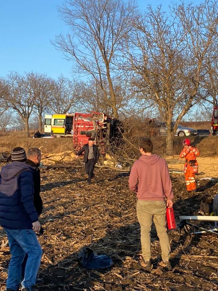 ACCIDENT DE GROAZĂ la Sîngerei. Un TIR, făcut praf. Şoferul a fost transportat la spital (FOTO/VIDEO) 