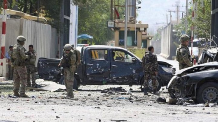 Afganistan: Zece membri ai unei familii, aflaţi în drum spre o înmormântare, ucişi de o bombă