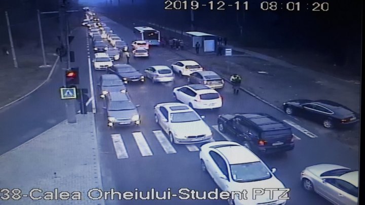 InfoTrafic: Haos pe străzile din Capitală. Accident matinal în sectorul Buiucani (FOTO)