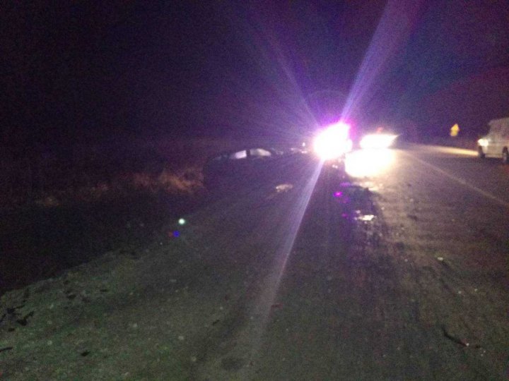 Accident grav la Făleşti. Un bărbat de 25 de ani, transportat de SMURD la spital (FOTO)