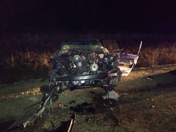 Accident grav la Făleşti. Un bărbat de 25 de ani, transportat de SMURD la spital (FOTO)