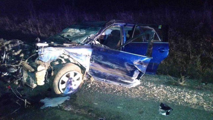 Accident grav la Făleşti. Un bărbat de 25 de ani, transportat de SMURD la spital (FOTO)