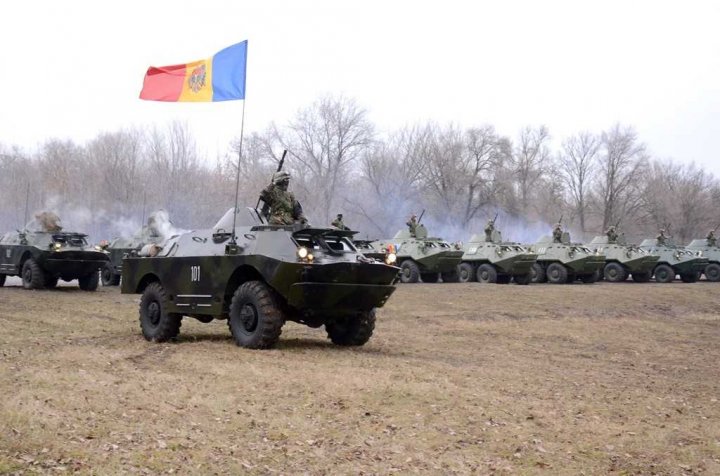 Militarii, în acţiune. La Bălţi au avut loc tunuri antitanc, aruncătoare de grenade şi evacuarea răniţilor cu elicopterul (FOTO)