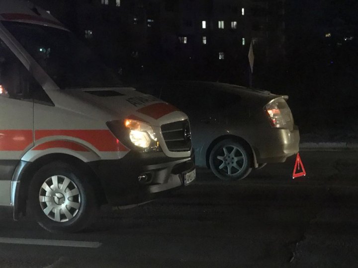 Accident grav pe strada Alba Iulia din Capitală. Bărbatul lovit de mașină a MURIT