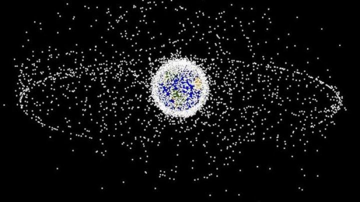 ESA vrea să lanseze prima misune pentru curăţarea orbitei