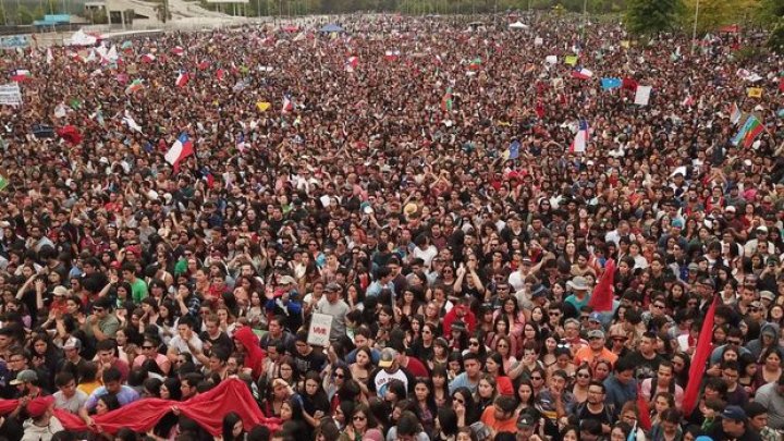 Chile: Mii de manifestanţi în cea de-a 50-a zi de criză socială