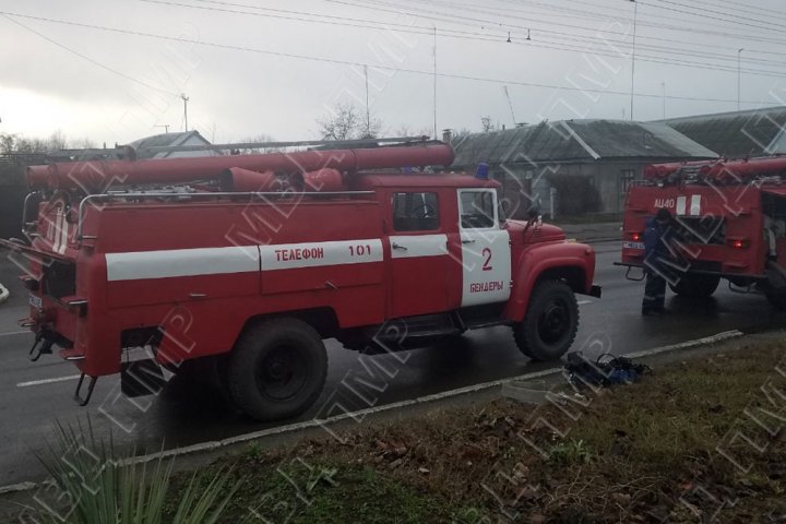 O ţigară nestinsă le-a curmat viaţa. Doi bărbaţi au murit după ce locuinţele lor au fost cuprinse de flăcări (FOTO)