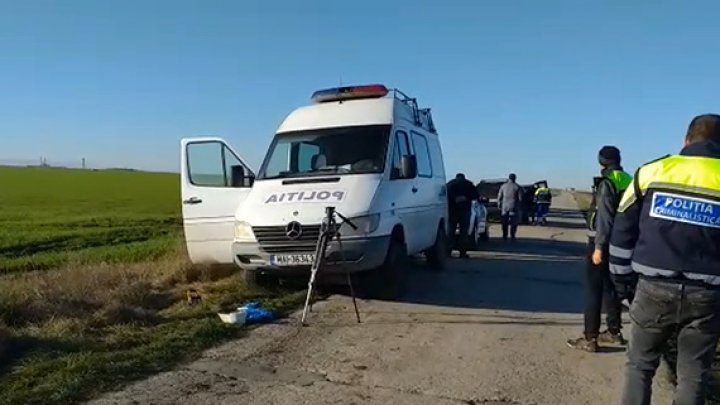 Un bărbat a fost împuşcat în cap de poliţişti, după ce maşina în care se afla nu a oprit la semnal