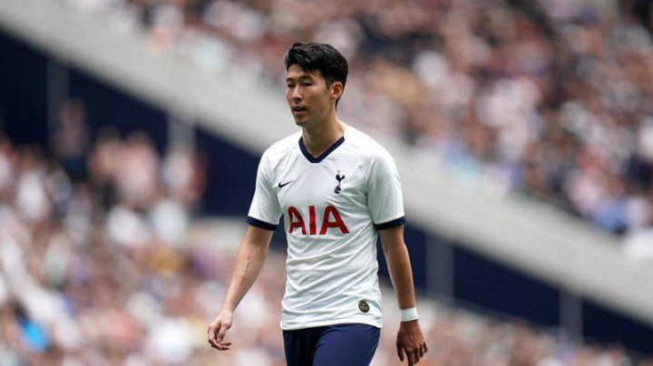 Son, unul dintre cei mai importanţi fotbalişti ai echipei Tottenham Hotspur. Sud-correanul a marcat cinci goluri în Liga Campionilor