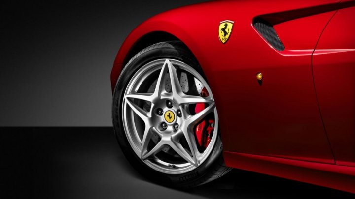 Ferrari a anunţat când va fi lansat primul său model complet electric