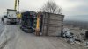 ACCIDENT CUMPLIT pe şoseaua Chişinău-Bălţi. Un TIR s-a răsturnat într-un șanț (VIDEO/FOTO) 