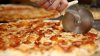 Un curier care a scuipat pe o pizza înainte s-o livreze ar putea petrece zeci ani în închisoare