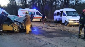 Accident violent pe strada Muncești. Salvatorii, la fața locului