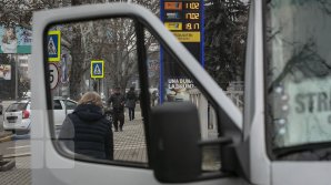 REACŢIA şoferilor după scumpirea carburanţilor: Of, mă doare inima când văd (FOTO)