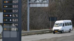 Șoferii se vor bucura! Cât vor costa joi benzina și motorina 