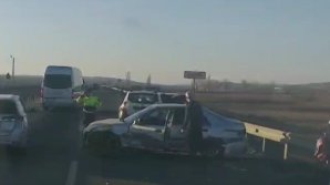 ACCIDENT GRAV pe şoseaua Chișinău-Orhei. Trei maşini s-au lovit violent. Poliţia la faţa locului (VIDEO)