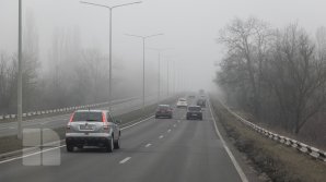 Se circulă în condiții de ceață. Șoferii și pietonii sunt îndemnați să fie prudenți