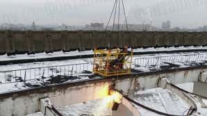 Demontarea unui acoperiş din Sankt Petersburg s-a transformat într-o tragedie (VIDEO)