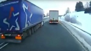 Un bărbat a primit doi ani de închisoare pentru o depășire periculoasă. A fost la un pas de a lovi frontal un autocar cu elevi (IMAGINI ŞOCANTE)