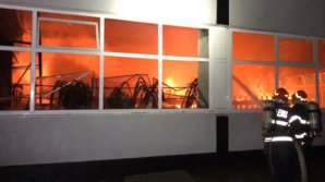 INCENDIU DE PROPORŢII la o fabrică din Bucureşti. Există risc de explozie (VIDEO)