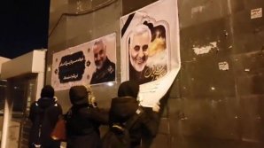 Mii de iranieni revoltați au ieșit la protest. Oamenii rup portretele generalului Qassem Soleimani