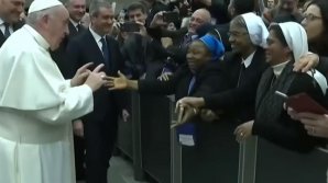 Reacţia Papei Francisc, după ce o călugăriţă i-a cerut un sărut (VIDEO)