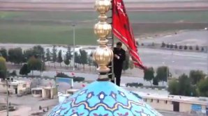 "Urmează un război sângeros": Steagul roșu, arborat pe moscheea Jamkaran din Iran