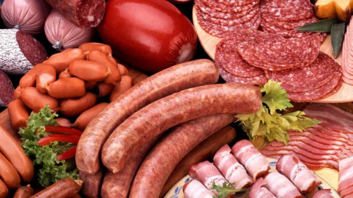 Hoțul gurmand. Riscă să ajungă după gratii pentru că a furat 20 de kilograme de salam 