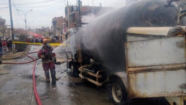 Explozia unui camion în Peru: Cel puţin 14 morţi