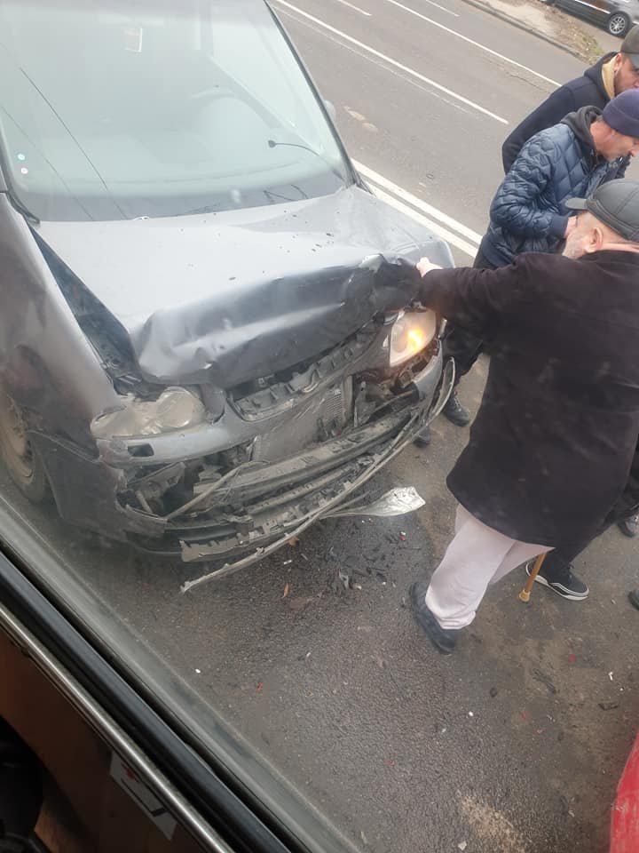 Accident în lanţ în sectorul Buiucani din Capitală. Patru automobile s-au tamponat violent (FOTO)