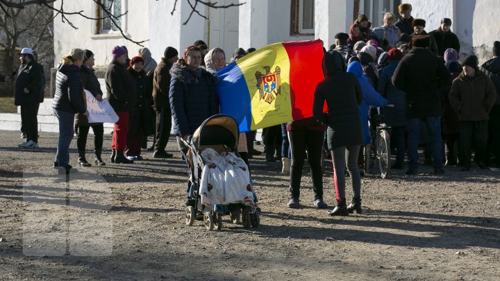 PROTEST la Anenii Noi. Oamenii din satul Delacău nu vor să fie deschisă o nouă carieră de nisip (FOTOREPORT)