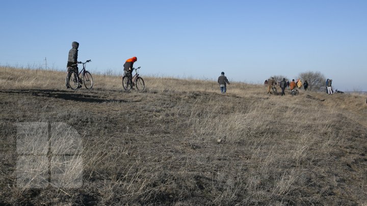 PROTEST la Anenii Noi. Oamenii din satul Delacău nu vor să fie deschisă o nouă carieră de nisip (FOTOREPORT)