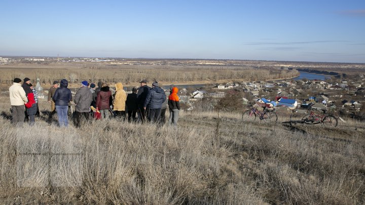 PROTEST la Anenii Noi. Oamenii din satul Delacău nu vor să fie deschisă o nouă carieră de nisip (FOTOREPORT)