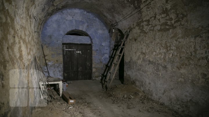 Chişinăul, străbătut de peste 100 de galerii şi tuneluri subterane, vechi de peste 120 de ani (FOTOREPORT)