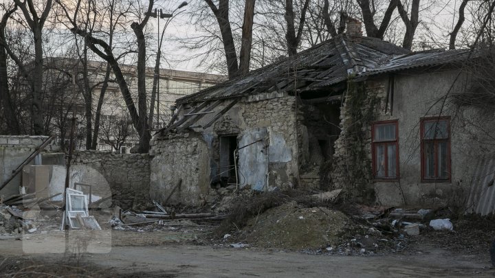 Chişinăul, străbătut de peste 100 de galerii şi tuneluri subterane, vechi de peste 120 de ani (FOTOREPORT)