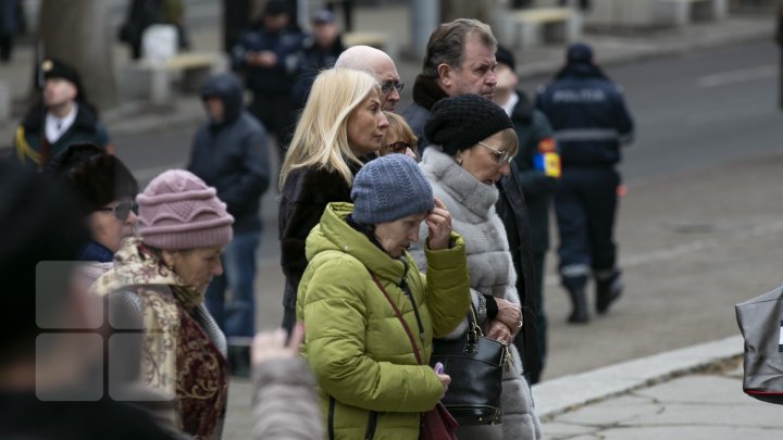 MOLDOVA ÎŞI IA RĂMAS BUN DE LA ŞTEFAN PETRACHE. MOLDOVA ESTE ÎN DOLIU. MAI PUŢIN GUVERNUL ŞI PREŞEDINŢIA... 