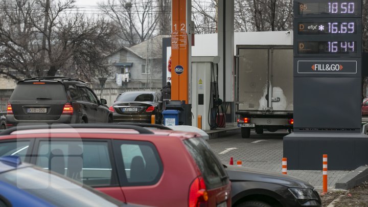 REACŢIA şoferilor după scumpirea carburanţilor: Of, mă doare inima când văd (FOTO)