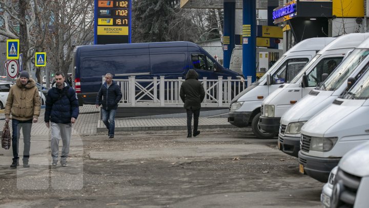 REACŢIA şoferilor după scumpirea carburanţilor: Of, mă doare inima când văd (FOTO)