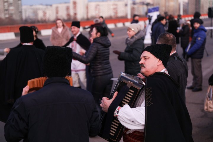 Podul peste Nistru, dintre Rezina și Râbnița, iluminat după o pauză de 27 de ani (FOTO)