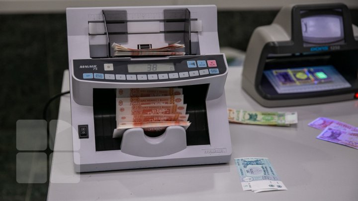 Beneficiarii îşi pot ridica banii. CNAS a transferat indemnizațiile pentru incapacitate temporară de muncă  