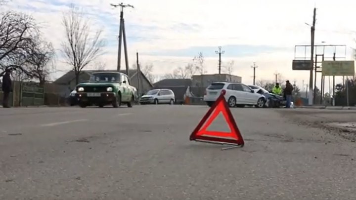 Autobuz cu 23 de copii, implicat într-un accident în România. O adolescentă, în stare gravă la spital