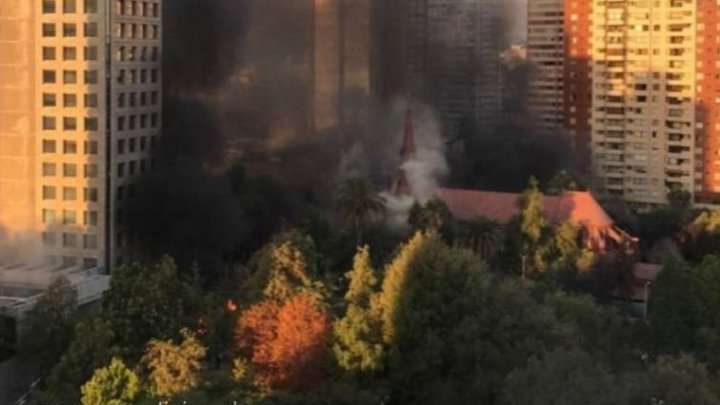 Biserica poliţiei din Santiago a fost incendiată